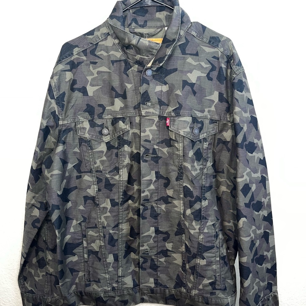 CAMO LEVI’S JEAN JACKET